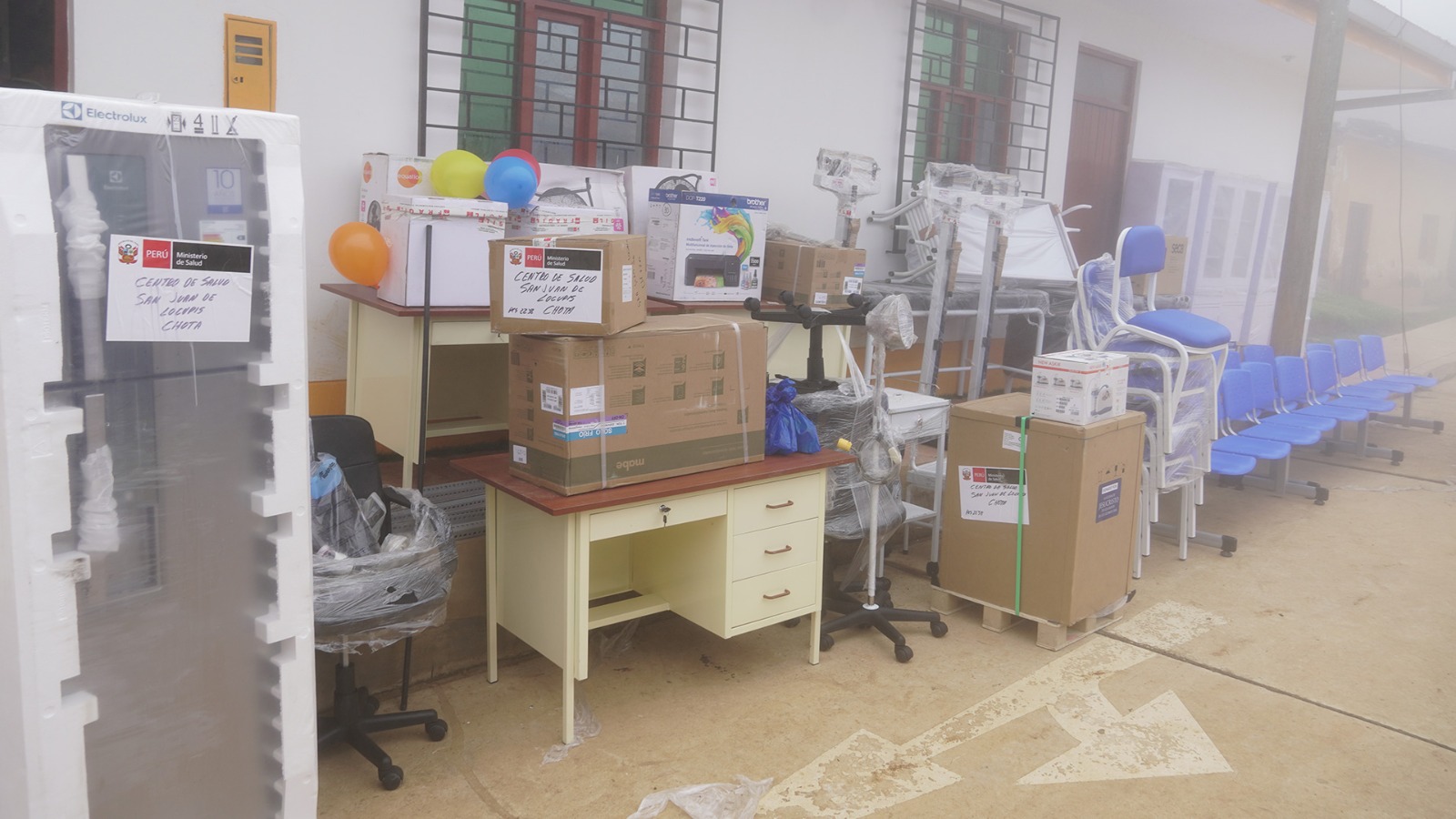Ministerio de Salud entrega kits de equipo médico y mobiliario a centros de salud de zonas alejadas de Cajamarca
