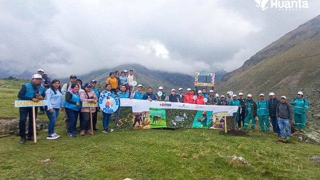 Campaña de forestación de Razuhuillca con plantas nativas (queñua)