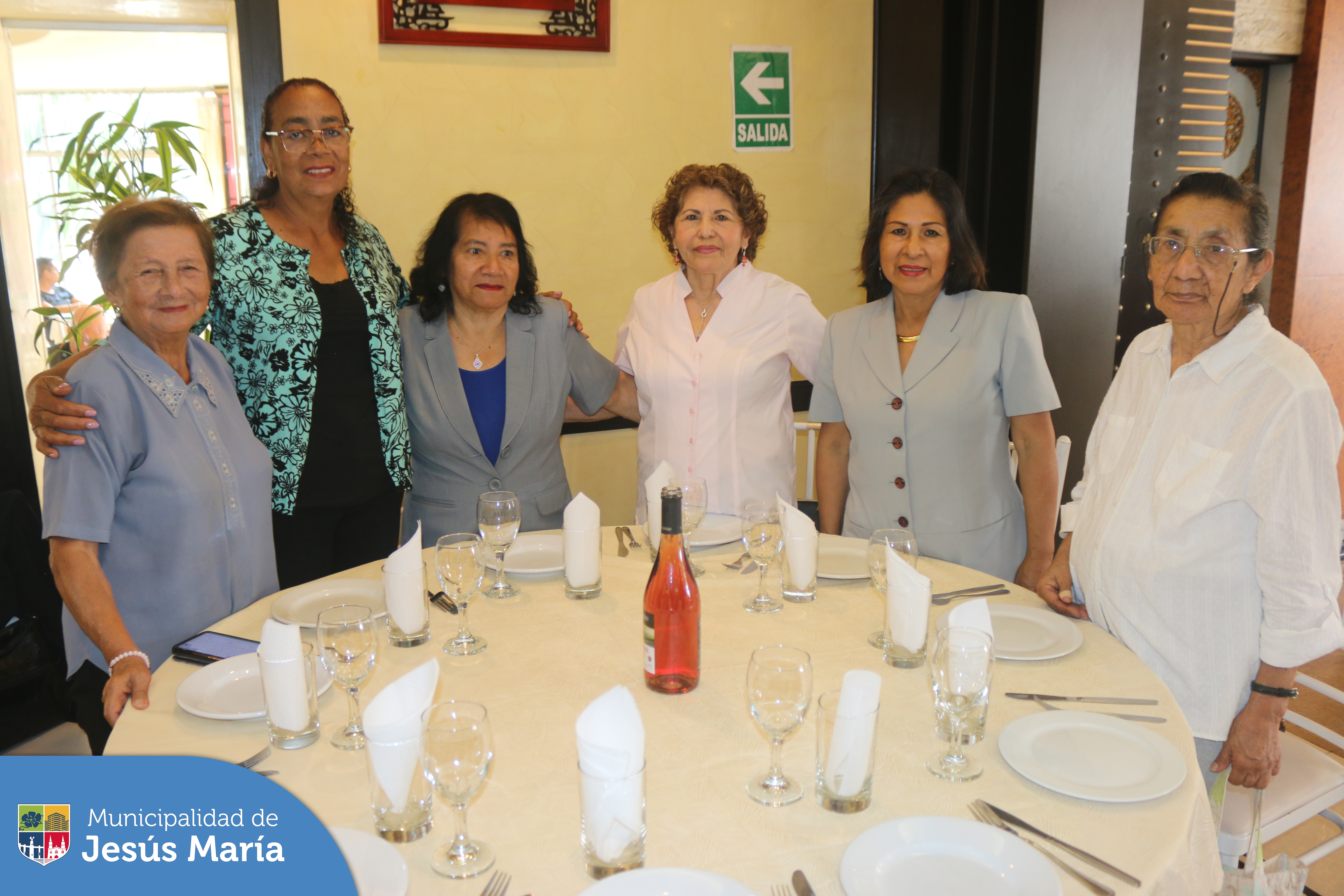 Felicitamos a los 21 Comités que conforman el 🥛 Programa del Vaso de leche del distrito, al conmemorarse sus 38 años de creación. 👏🏻 Agradecemos a todos los miembros voluntarios por su inquebrantable servicio y compromiso con los vecinos más vulnerables de Jesús María.