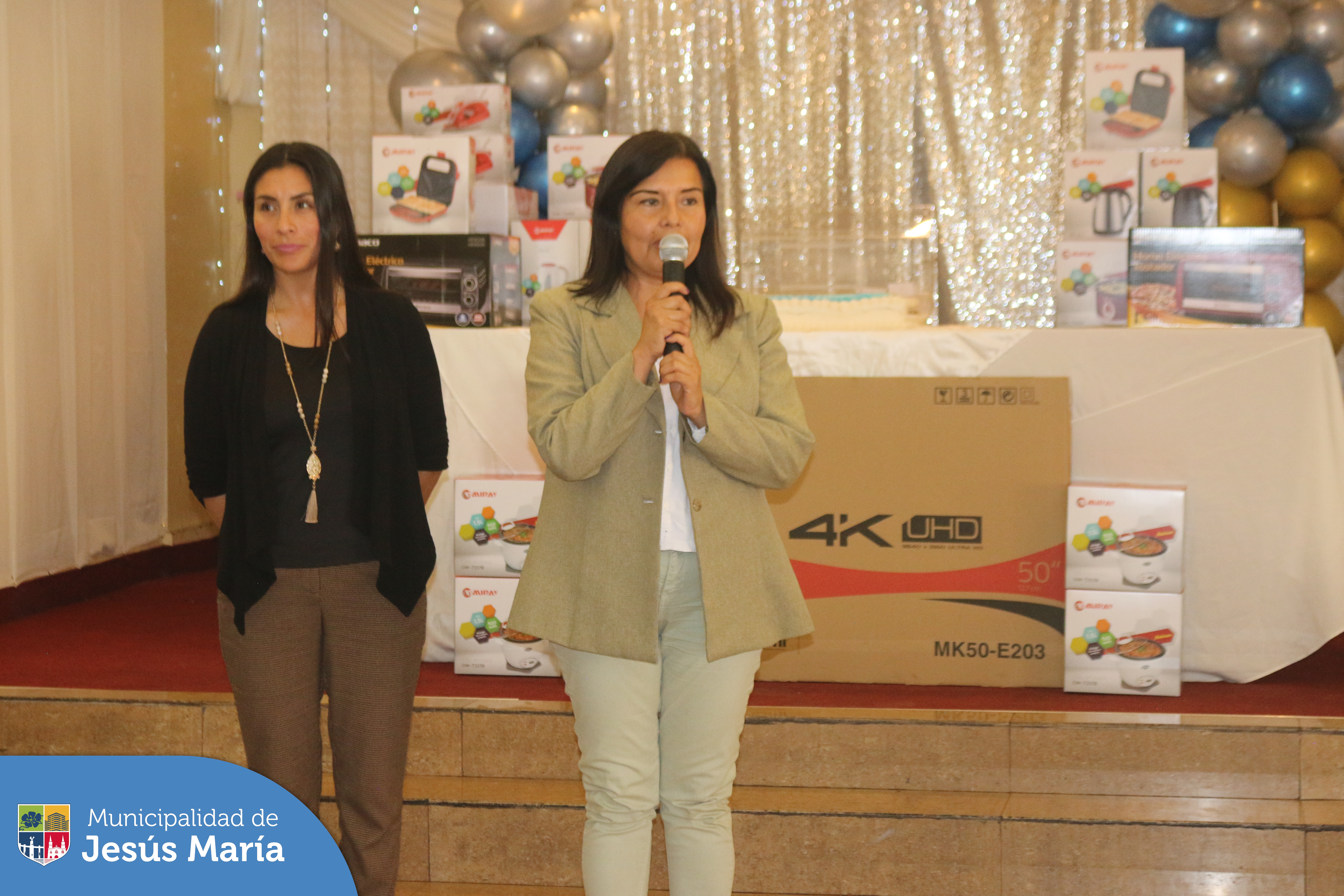 Felicitamos a los 21 Comités que conforman el 🥛 Programa del Vaso de leche del distrito, al conmemorarse sus 38 años de creación. 👏🏻 Agradecemos a todos los miembros voluntarios por su inquebrantable servicio y compromiso con los vecinos más vulnerables de Jesús María.