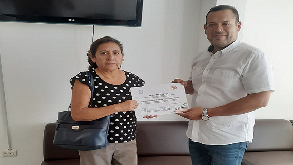 GORE Piura entrega reconocimiento a nuestra institución