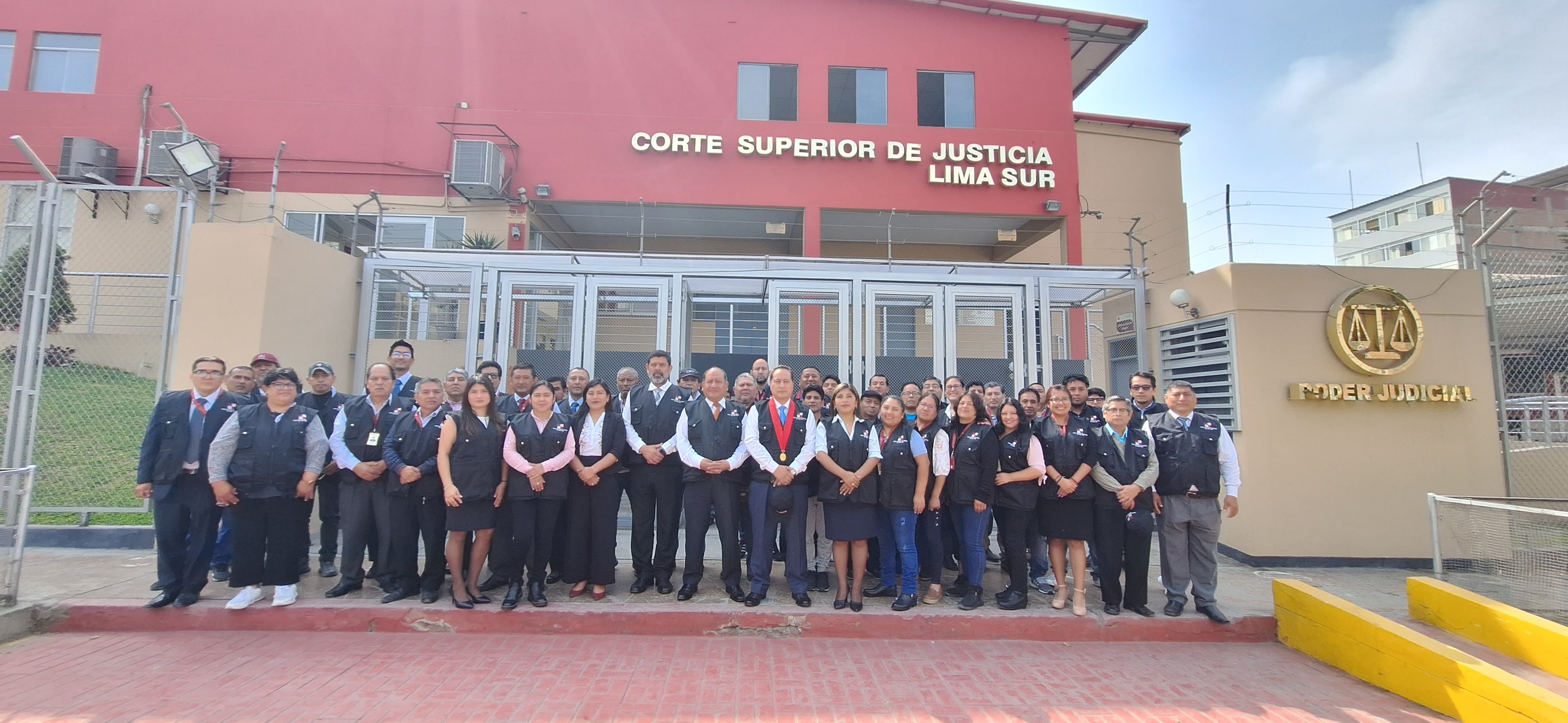 PRESIDENTE ENTREGÓ EQUIPAMIENTO A TODO EL PERSONAL DE CEDENOT DE LA CORTE DE JUSTICIA DE LIMA SUR