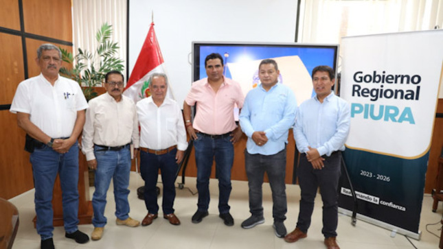 Gobernador Luis Neyra entrega combustible a alcaldes de Ayabaca y Huancabamba para actividades de preparación ante posible FEN