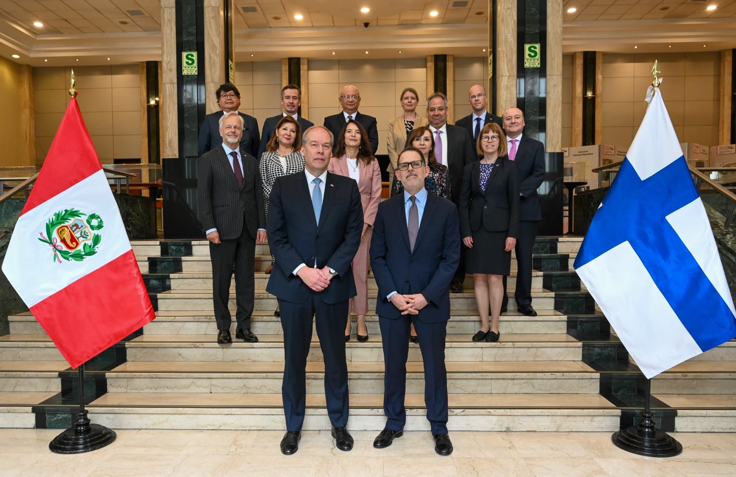 Viceministro de Relaciones Exteriores, Ignacio Higueras Hare, y el subsecretario de Estado para Comercio Internacional de Finlandia, Jarno Syrjälä