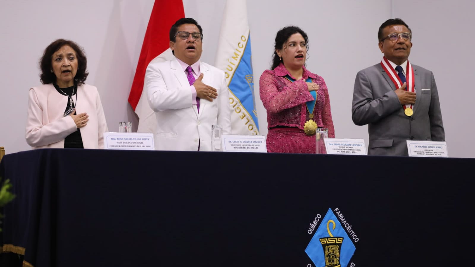Ministro Vásquez: “Le aseguramos a la población que los medicamentos que autoriza y distribuye el Minsa son seguros, eficaces y de calidad”