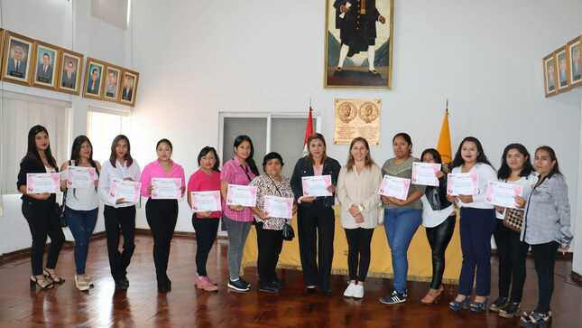 MPH clausuró su "Taller de Uñas Acrílicas" del Programa Municipal Capacita Joven