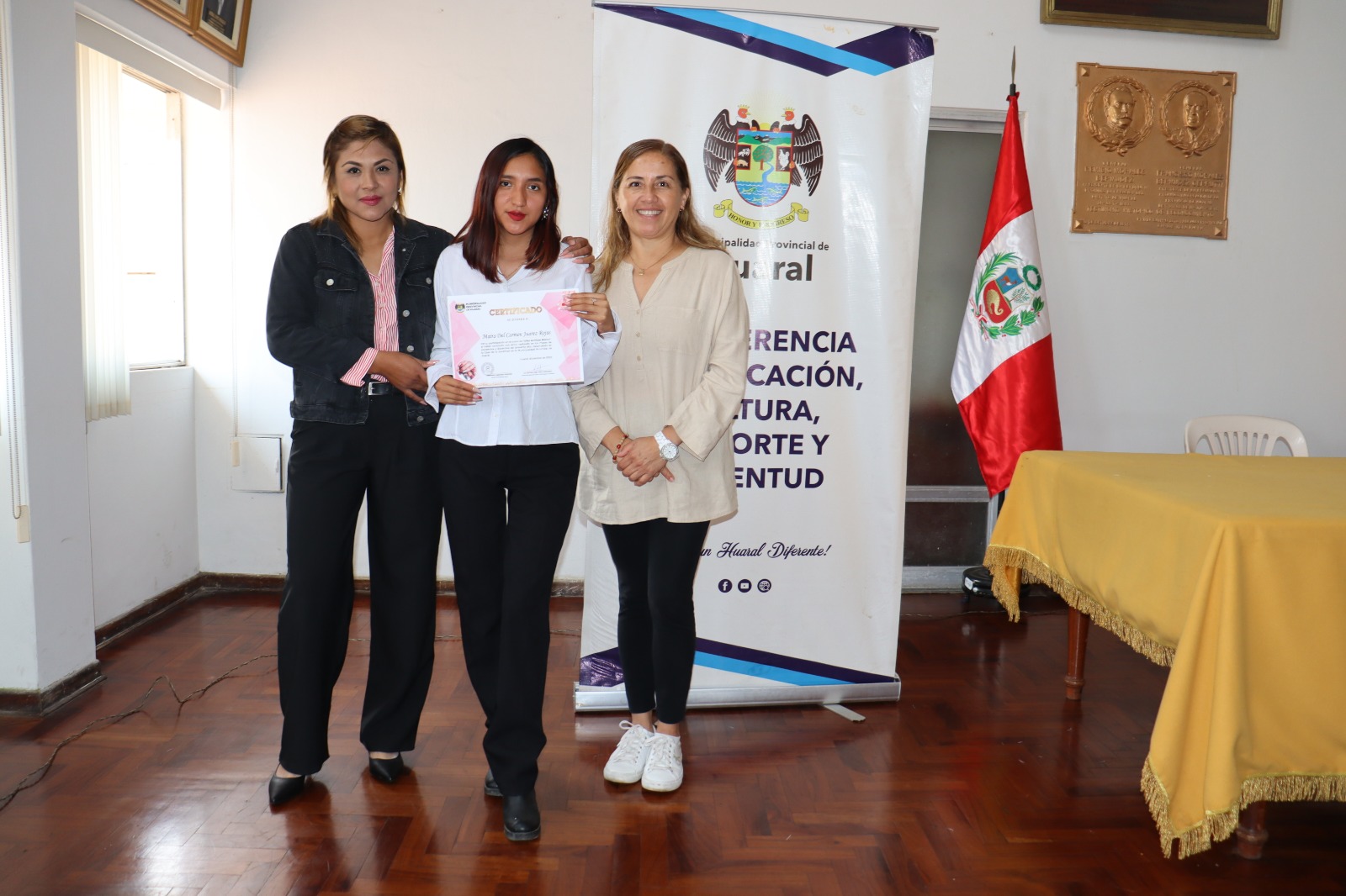 MPH clausur贸 su "Taller de U帽as Acr铆licas" del Programa Municipal Capacita Joven