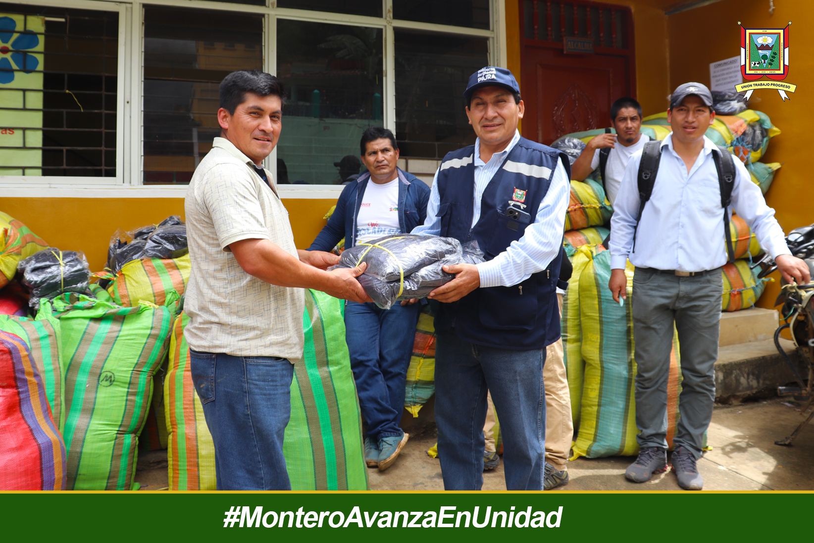Entrega de indumentaria a las Rondas Campesinas.