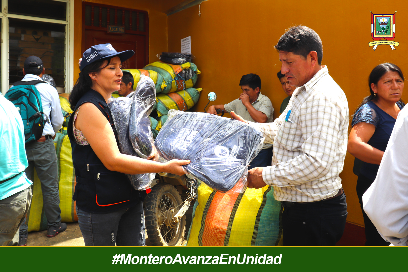 Entrega de indumentaria a las Rondas Campesinas.