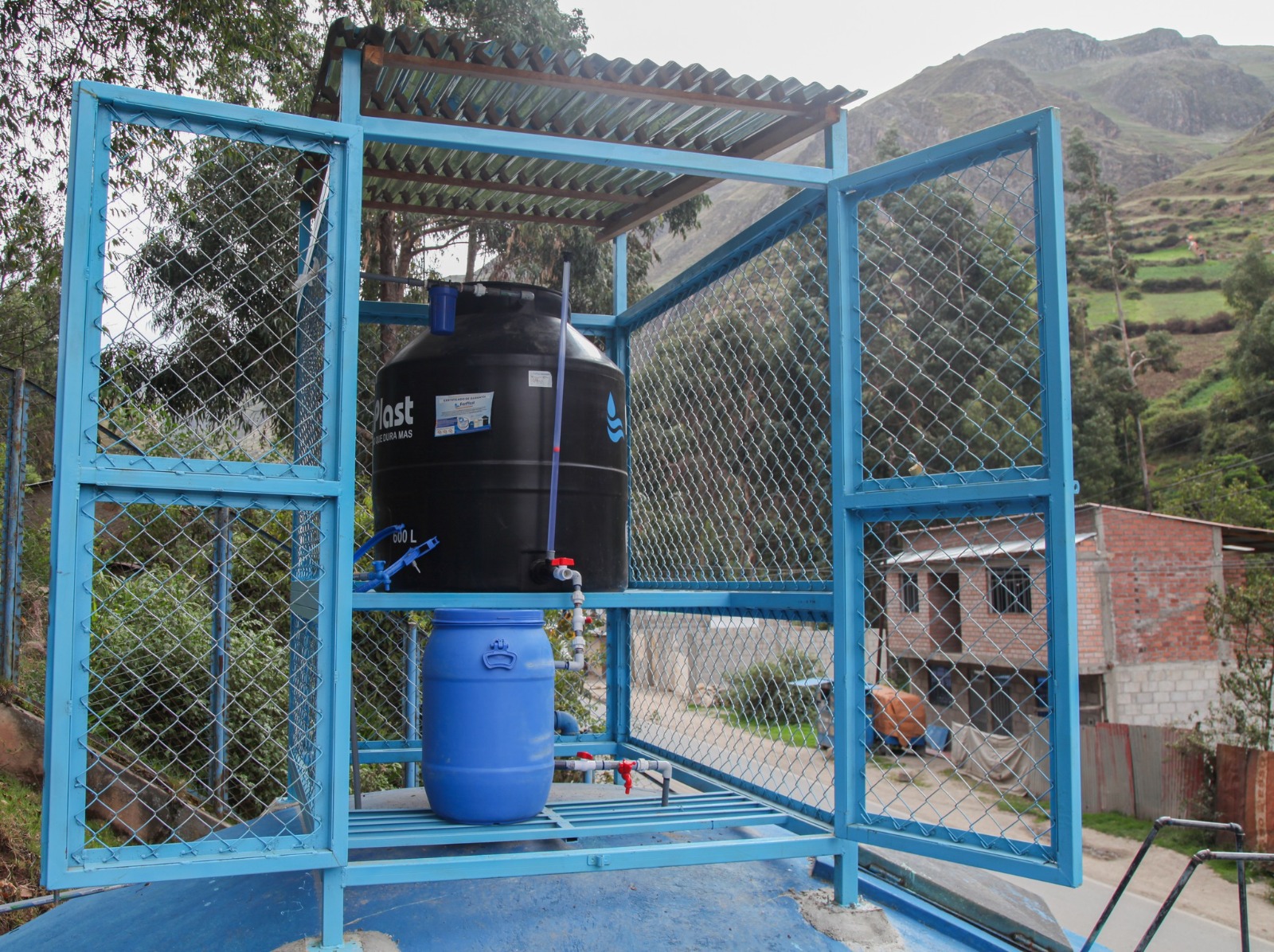 Con financiamiento del MVCS se instaló equipos de cloración para garantizar agua segura a más de 3400 pobladores de Pasco y Ayacucho