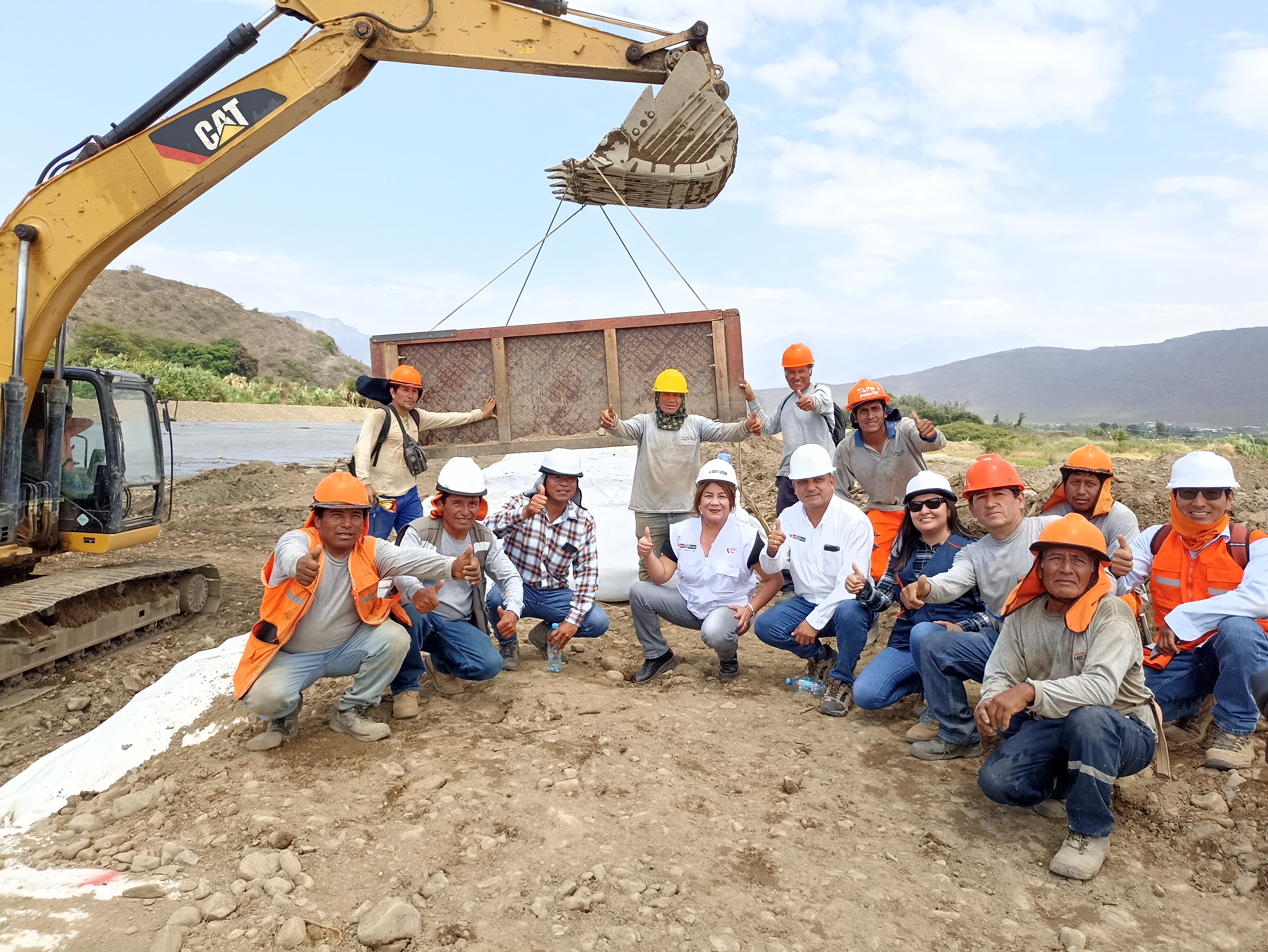 Ministra Jennifer Contreras visita las intervenciones ejecutadas por PEJEZA en el río la Leche