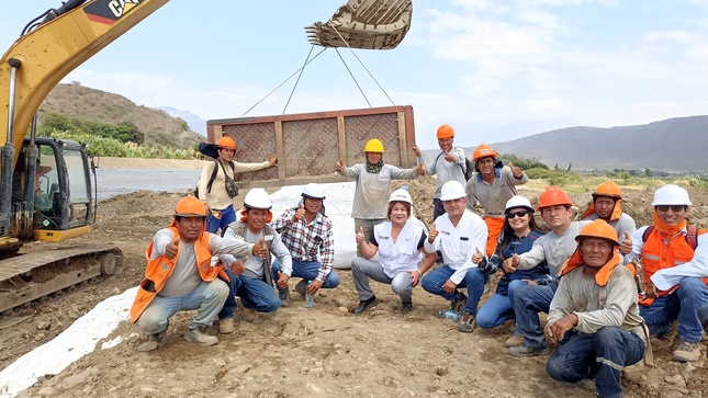 Ministra Jennifer Contreras visita las intervenciones ejecutadas por PEJEZA en el río la Leche