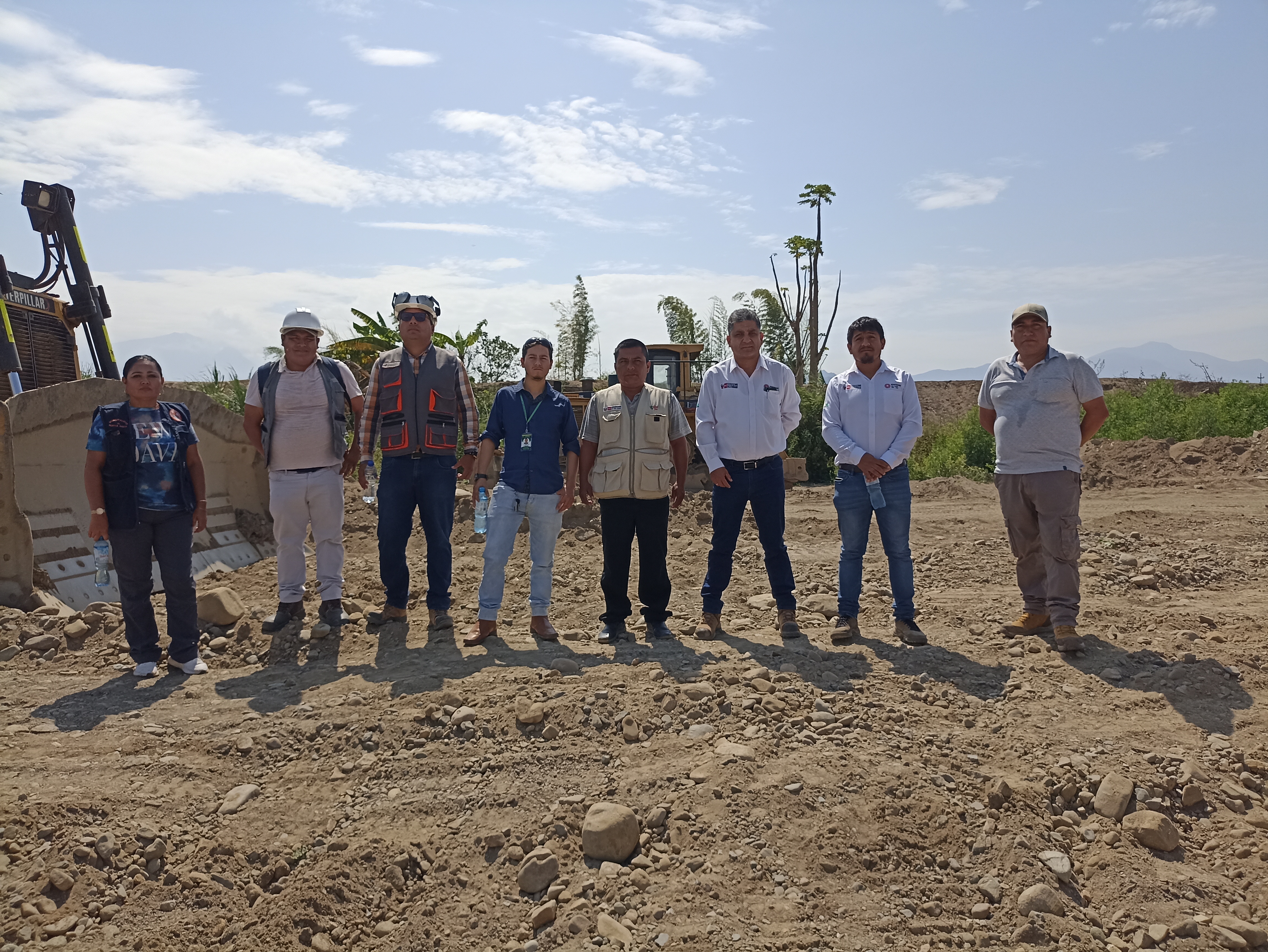 PEJEZA realiza descolmatación y protección con geobolsas en el Río Zaña, en el distrito de Nueva Arica