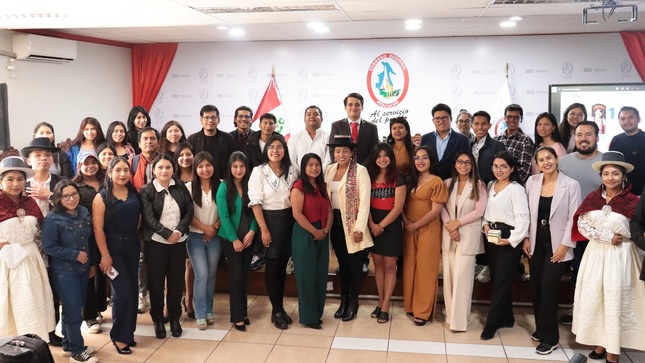 FOTOGRAFIA DEL 1ER ENCUENTRO DE CONSEJEROS REGIONALES JÓVENES Y CONSEJOS DE LA JUVENTUD
