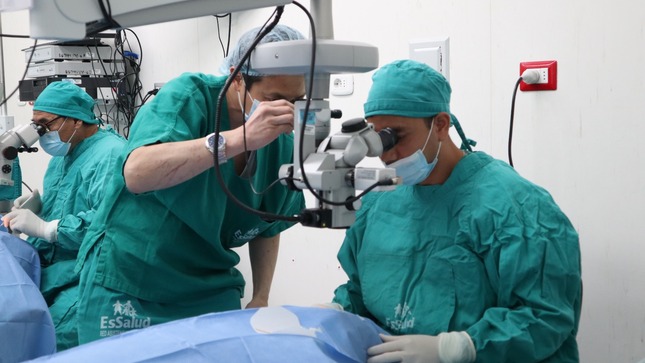 Hospital Perú realiza desembalse de catarata