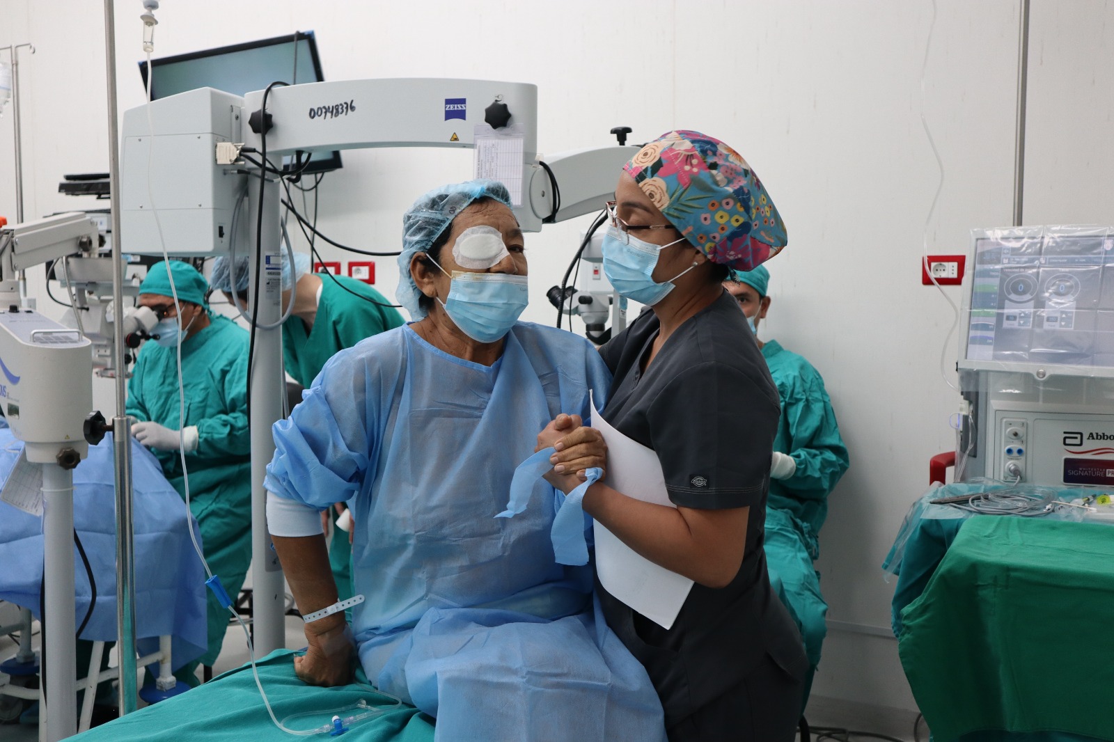 Hospital Perú realiza desembalse de catarata
