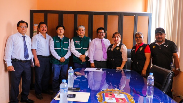 ALCALDE DE HUAURA JUAN REAÑO Y DIRECTOR EJECUTIVO DEL SENASA SUSCRIBEN CONVENIO ESPECÍFICO DE COOPERACIÓN INTERINSTITUCIONAL PARA FORTALECER INOCUIDAD AGROALIMENTARIA EN EL CAMAL MUNICIPAL 