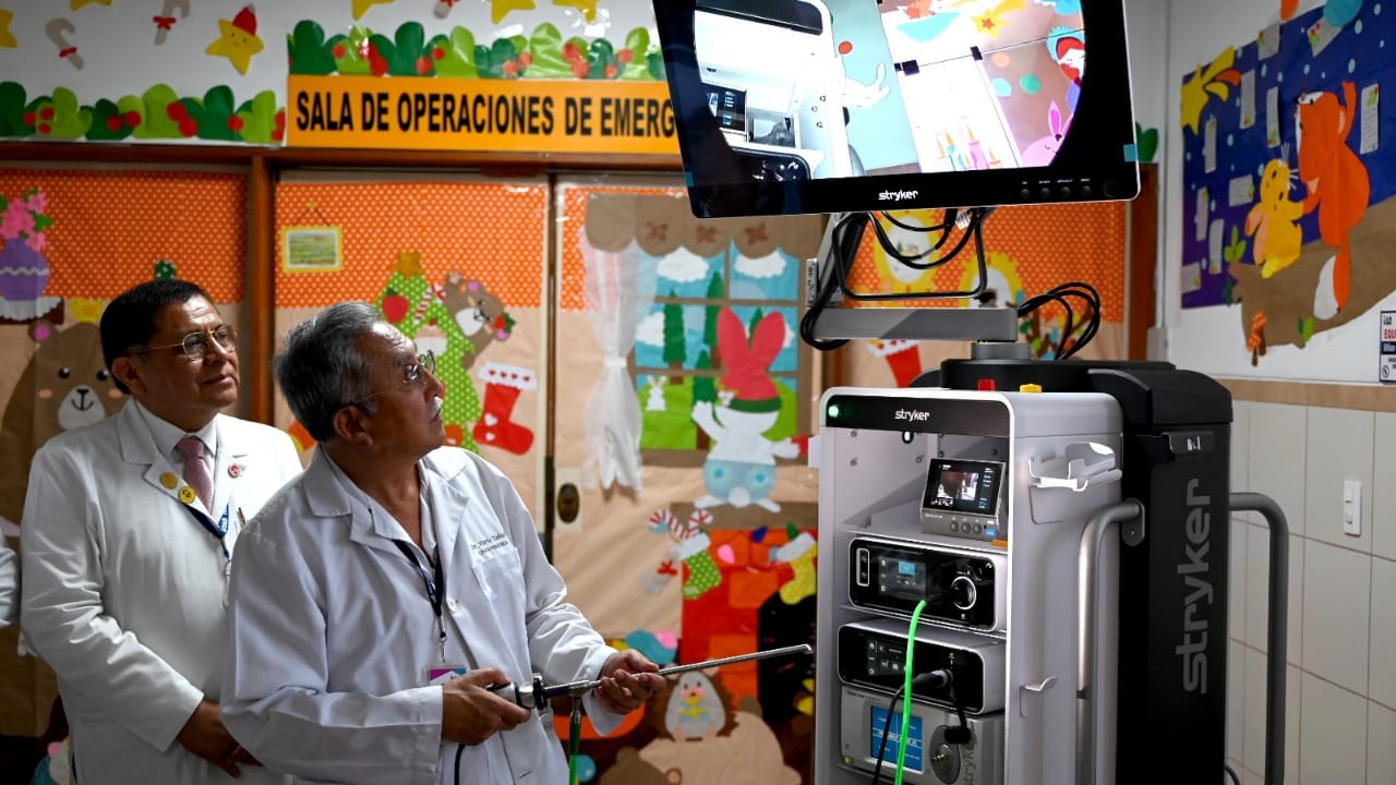 INSN Breña adquiere torre laparoscópica de última tecnología para realizar operaciones de alta complejidad en niñas y niños