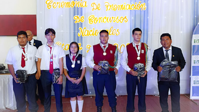GORE reconoce a 400 estudiantes ganadores de concursos escolares nacionales