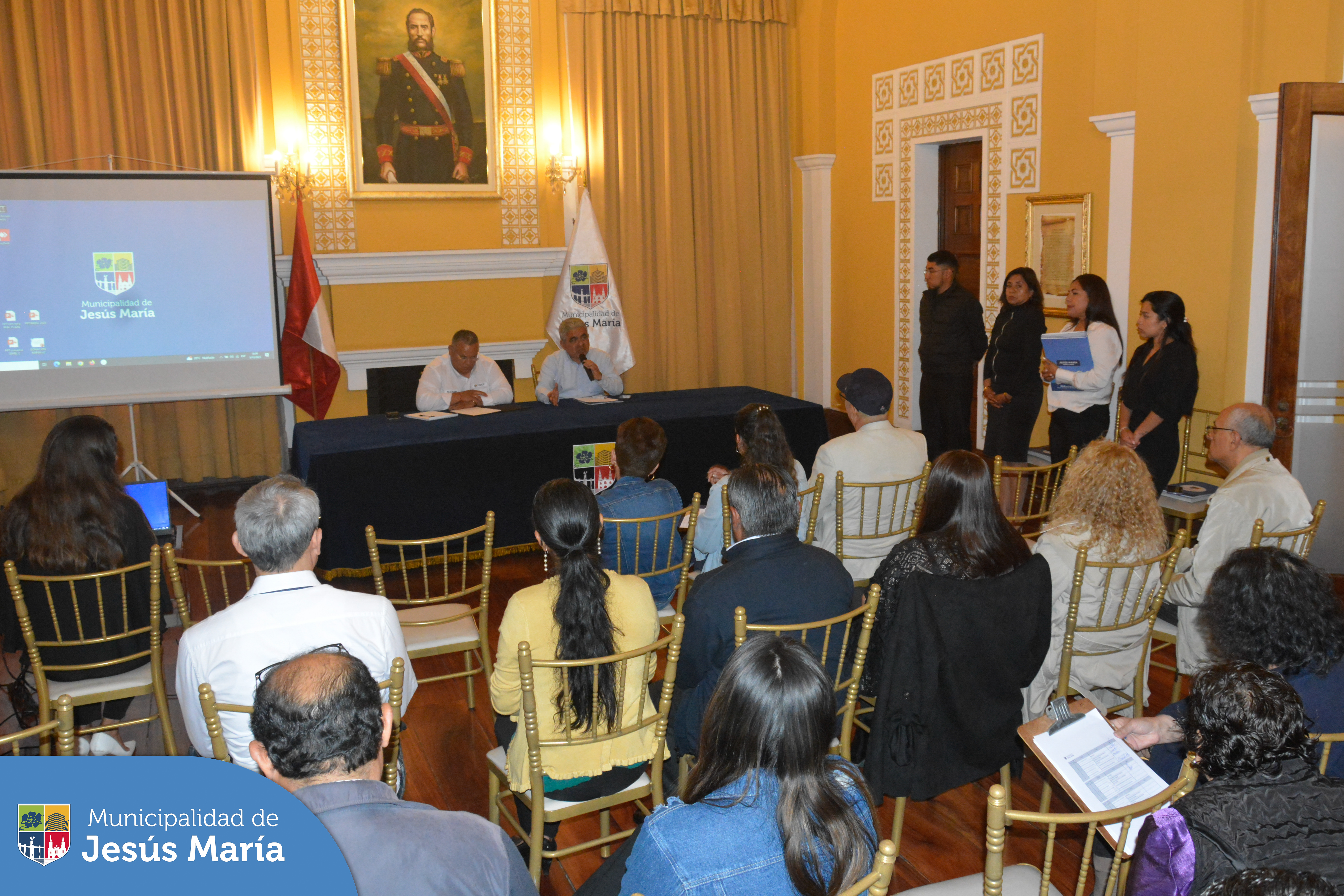 🤝 ¡Diálogo transparente y respetuoso!!
Es el compromiso de nuestro alcalde Jesús Gálvez Olivares, intercambiar ideas y escuchar las opiniones de los vecinos buscando el beneficio de todas las zonas de Jesús María.
📸 Reunión con Juntas Vecinales Zona 4, 5 y 6.
