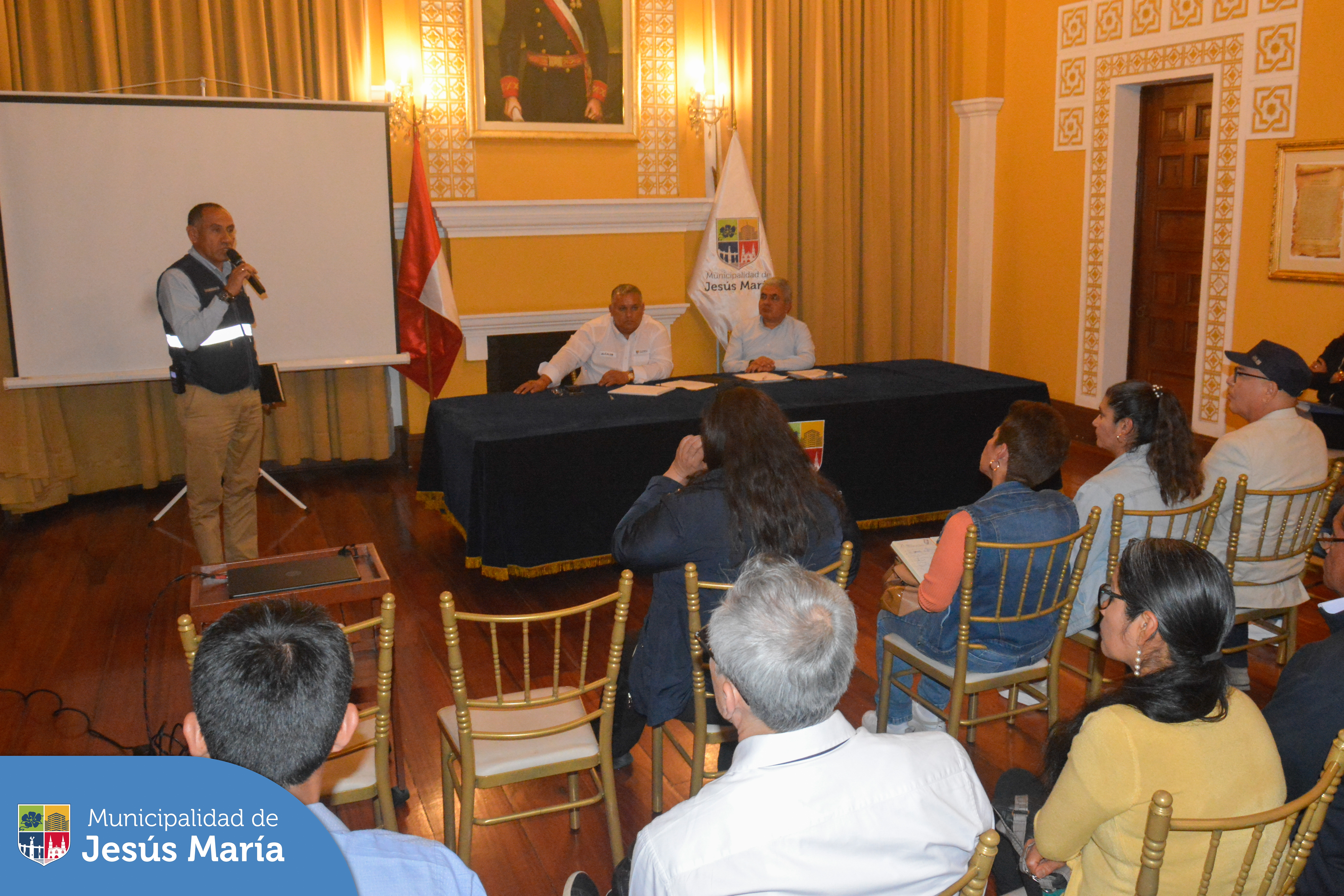 🤝 ¡Diálogo transparente y respetuoso!!
Es el compromiso de nuestro alcalde Jesús Gálvez Olivares, intercambiar ideas y escuchar las opiniones de los vecinos buscando el beneficio de todas las zonas de Jesús María.
📸 Reunión con Juntas Vecinales Zona 4, 5 y 6.