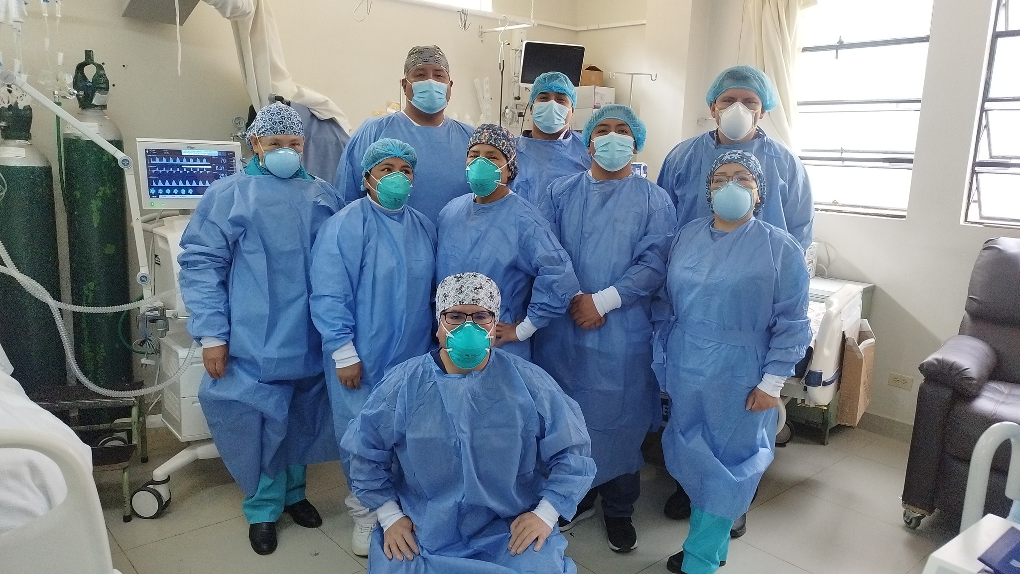 Equipo multidisciplinario de nuestro hospital logran salvar la vida a madre gestante y a sus gemelos