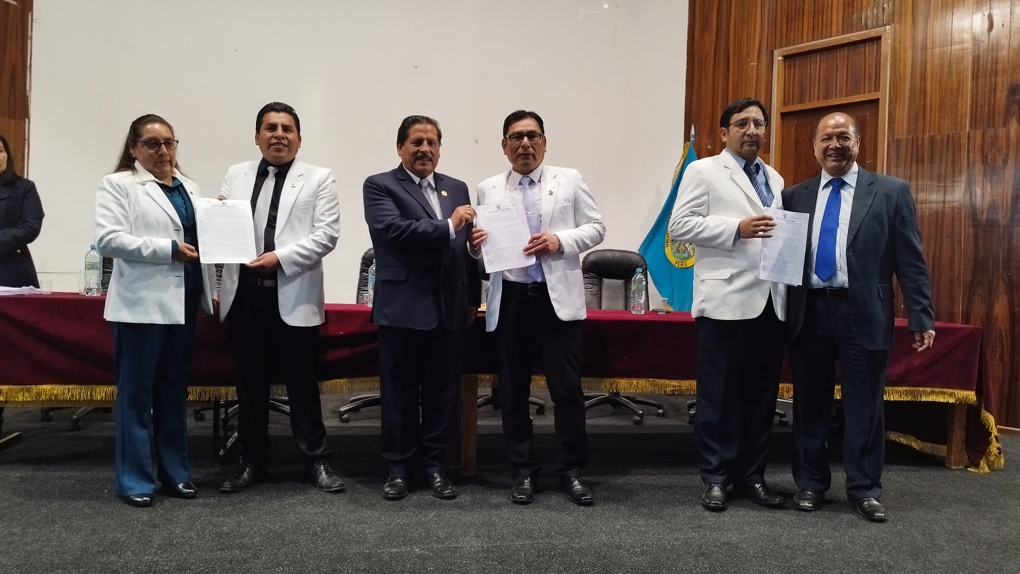 51 profesionales del Hospital Departamental de Huancavelica lograron el ansiado nombramiento