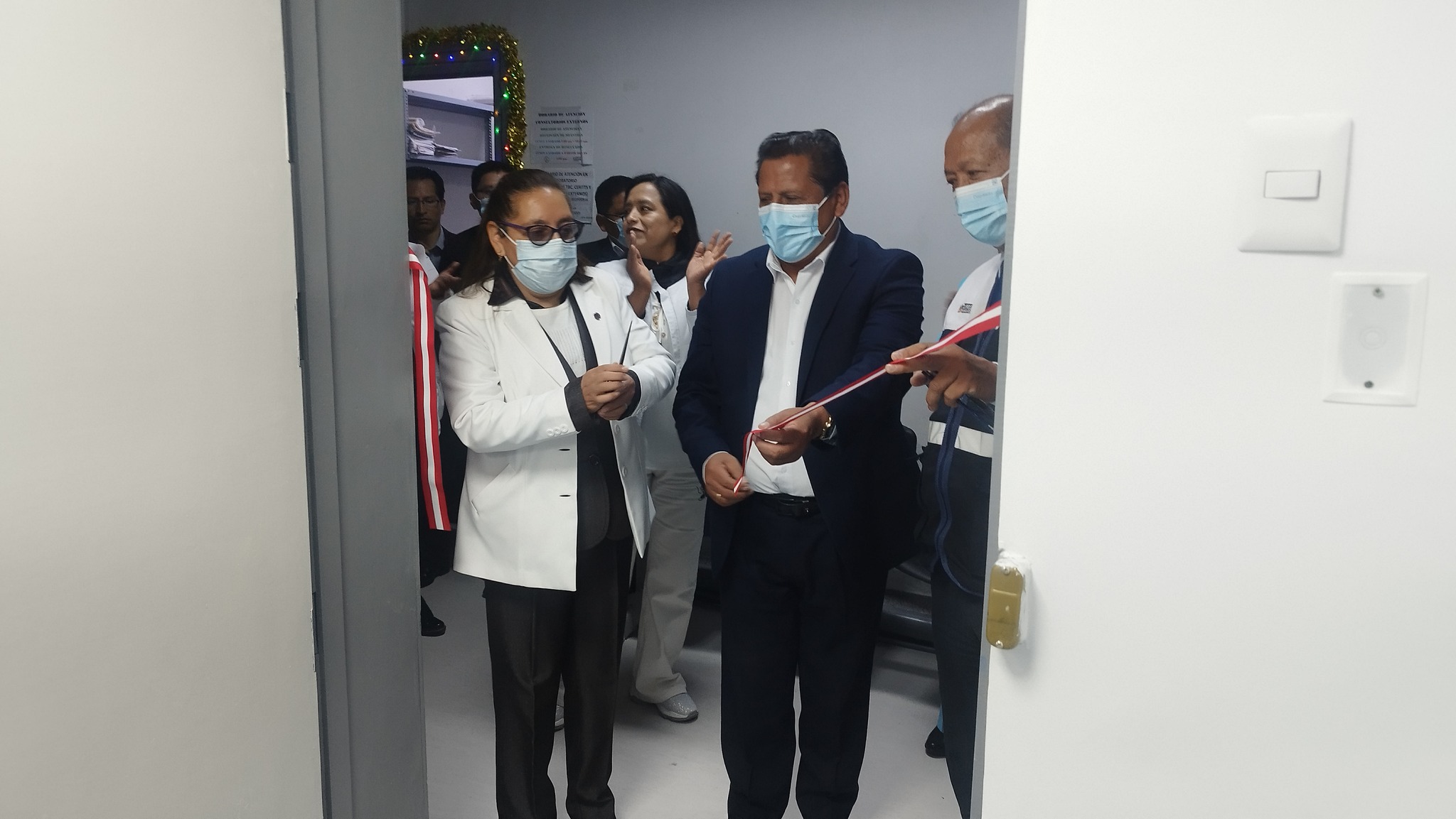 Inauguración de equipos biomédicos (mamógrafo y ecógrafo) para la detección temprana de cáncer.