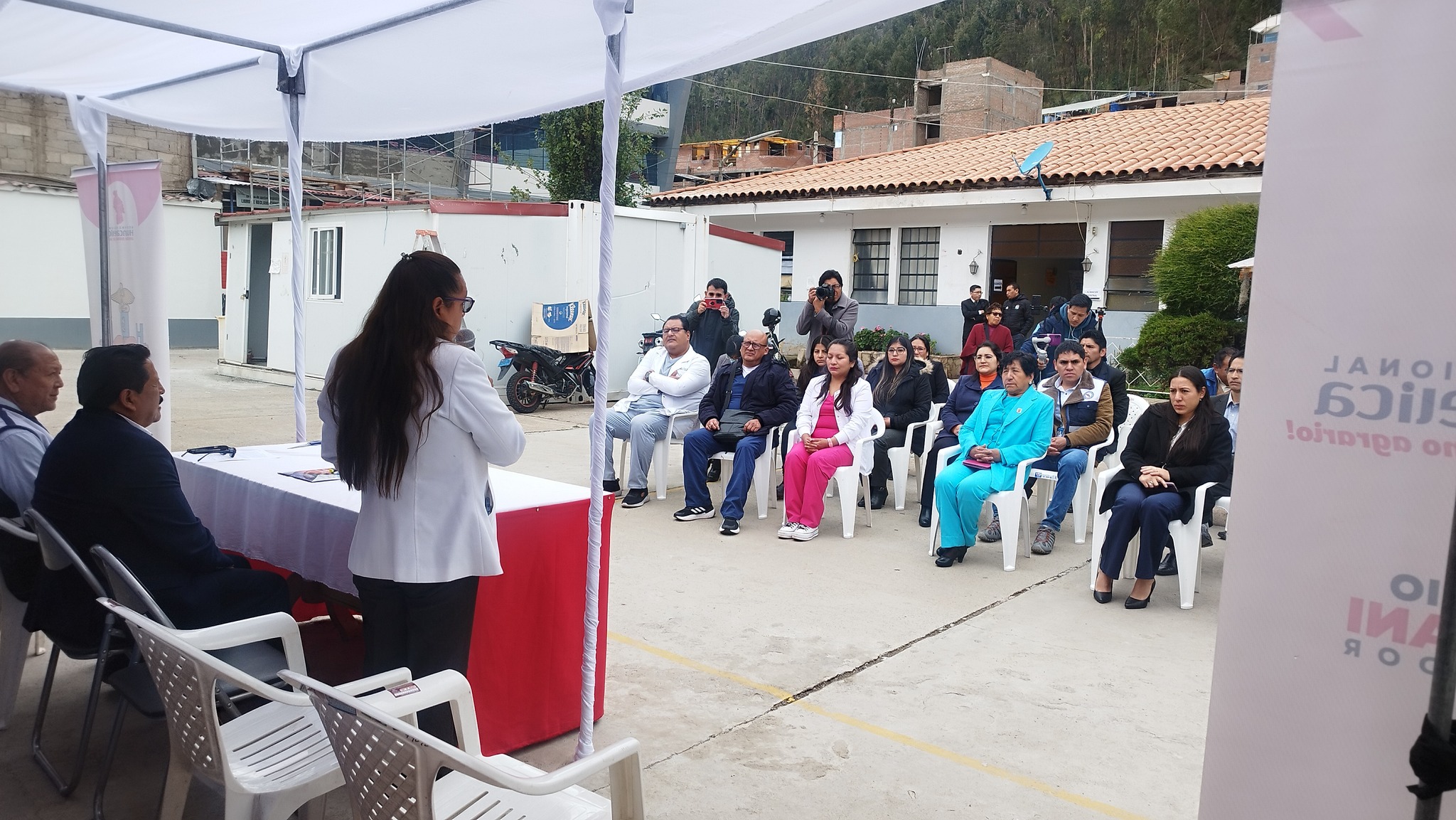 Inauguración de equipos biomédicos (mamógrafo y ecógrafo) para la detección temprana de cáncer.