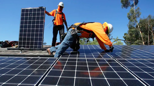 Importante agenda de nuestro Alcalde en la capital, trabajando incansablemente por llevar el proyecto fotovoltaico a las 39 comunidades de nuestra Provincia-Requena