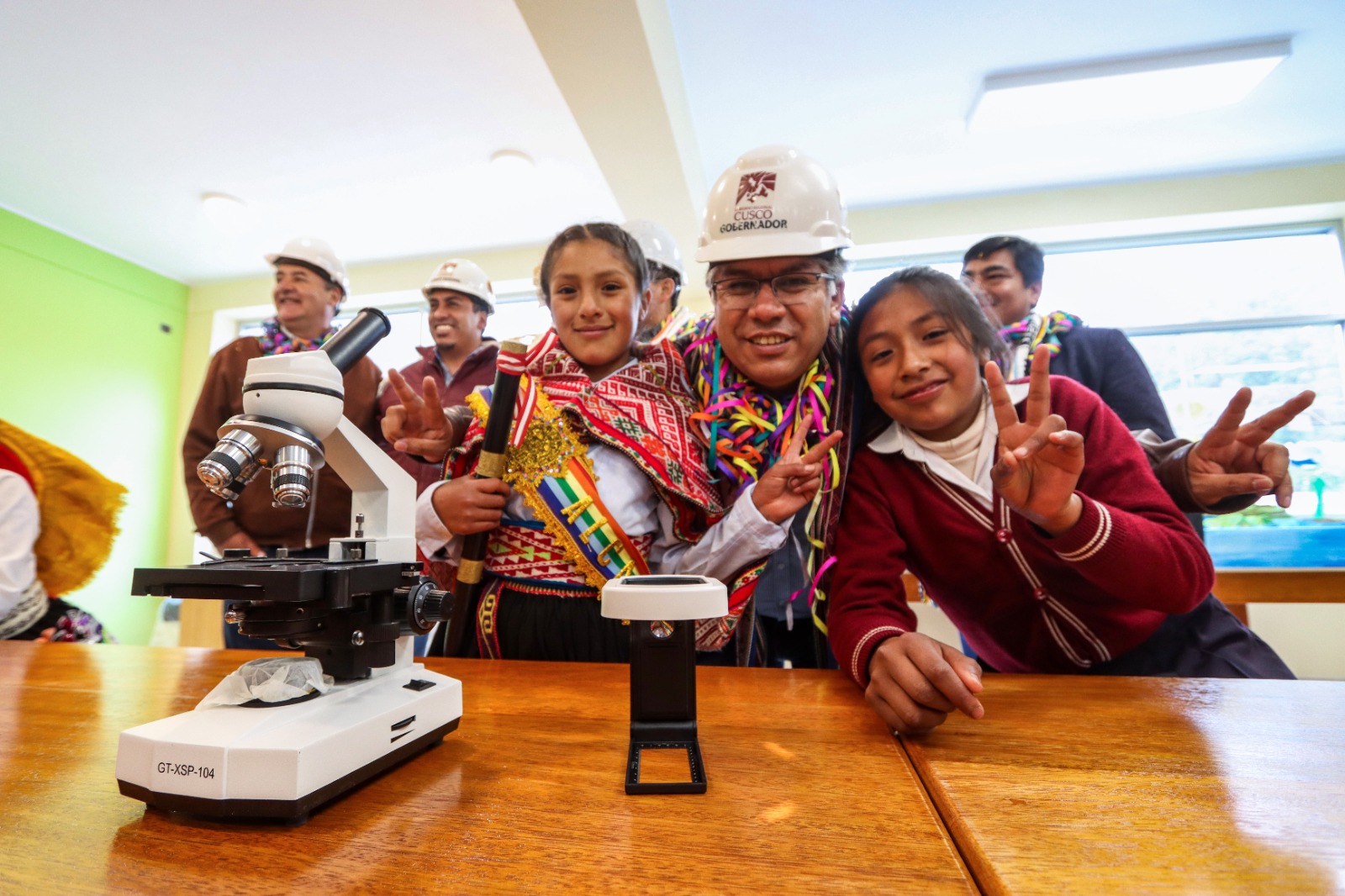 Se entregó la obra de mejoramiento de la infraestructura y equipamiento de la institución educativa N° 50166 de Amparaes-Calca