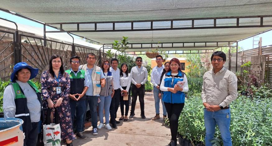 Por medio de la Sub Gerencia de Gestión del Medio Ambiente se realizó la visita guiada al vivero y planta de compostaje municipal, donde participaron todos los representantes de las Municipalidades Provinciales y Distritales, teniendo como finalidad promover los espacios públicos que educan ambientalmente.