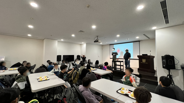 Embajada del Perú en Japón realizó una clase teórica y práctica de cocina para 40 niños de una escuela primaria en Shibuya