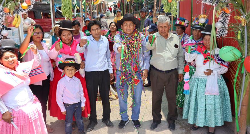 En un ambiente colorido y muy optimista, satisfechos se mostraron los 170 comerciantes en la ceremonia realizada hoy por la instalación de la malla rachel, implementos de bioseguridad, tanques elevados, y lavamanos; fomentando así los aspectos sanitarios en la Feria Chen Chen.