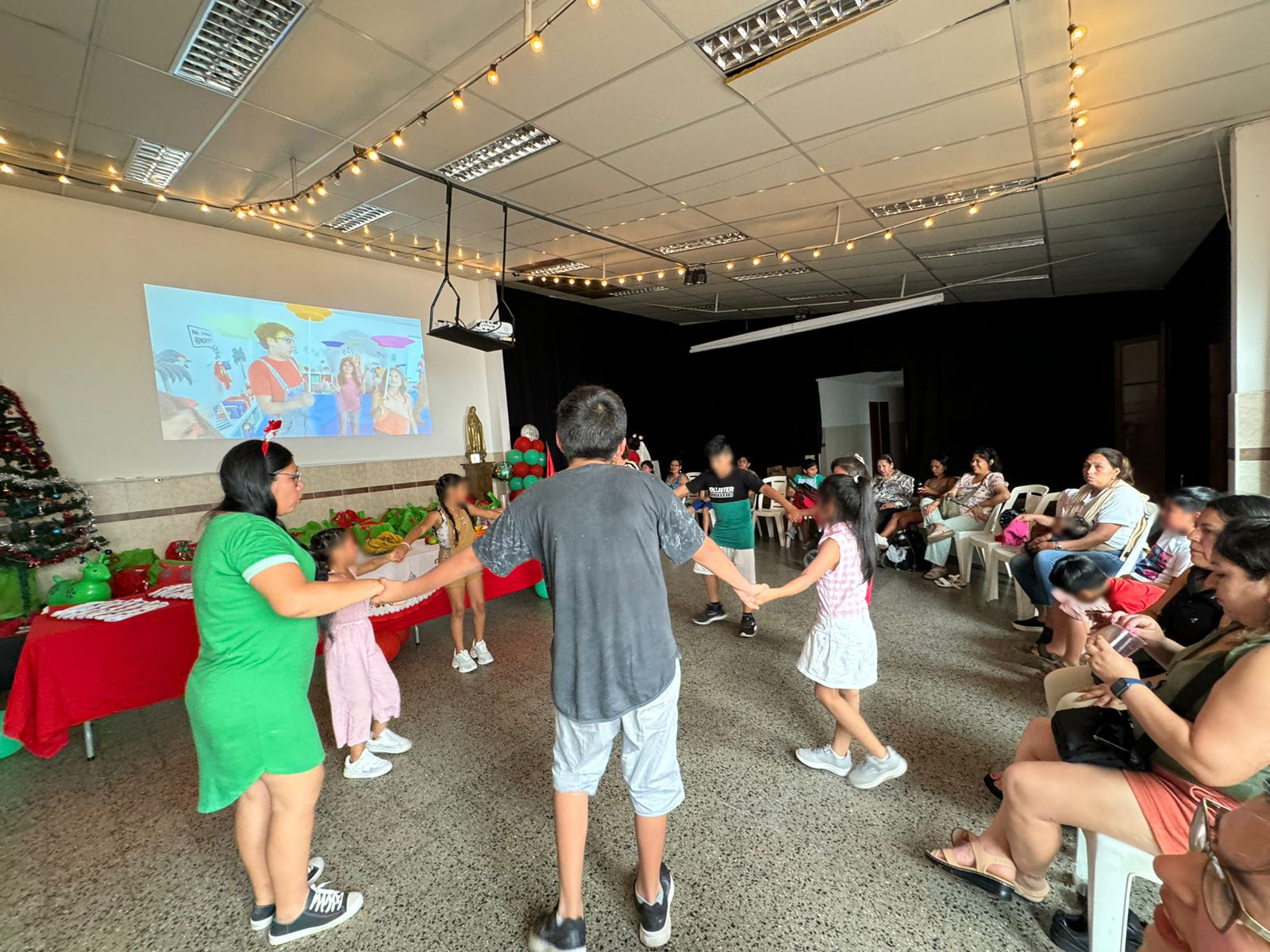 Celebración de la "Navidad del niño peruano-uruguayo" en Montevideo