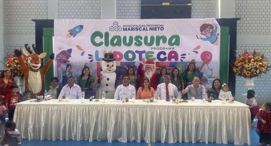 Numerosas familias se reunieron en el Complejo Municipal para disfrutar de la clausura del Programa Ludotecas, impulsado por el alcalde John Larry desde el mes de mayo, programa que incentiva el desarrollo integral de la persona desde su temprana infancia.
