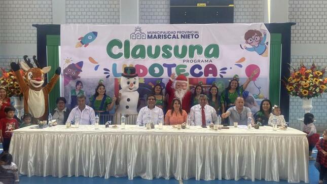 Numerosas familias se reunieron en el Complejo Municipal para disfrutar de la clausura del Programa Ludotecas, impulsado por el alcalde John Larry desde el mes de mayo, programa que incentiva el desarrollo integral de la persona desde su temprana infancia.