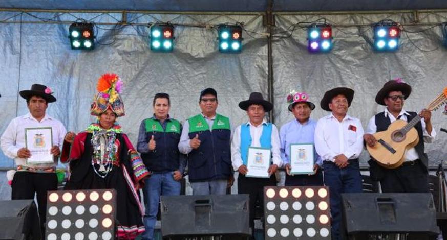 “TAQPACHA MARKANACA”, encuentro cultural de los valles interandinos de San felipe y Tixani, se realizó hoy en el Parque Ecológico, fomentando así la artesanía, danza, música y demás expresiones culturales de la parte alta de nuestra provincia.