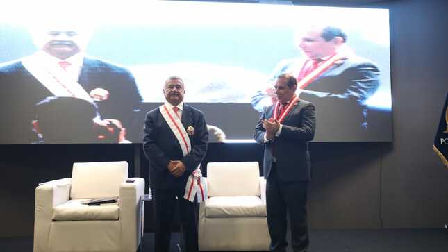 Piurano Francisco Távara recibió la máxima condecoración que otorga el Poder Judicial