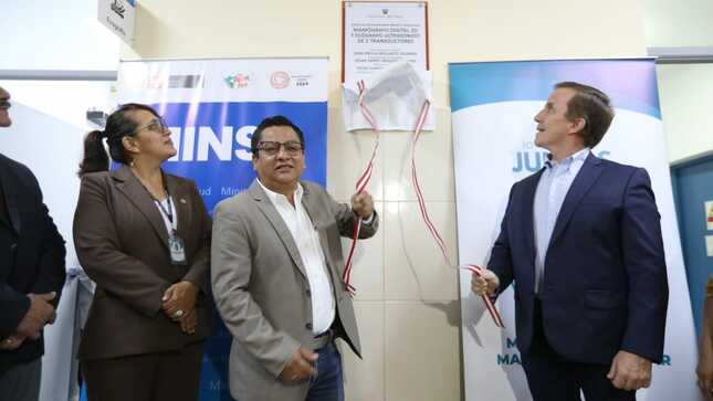 Ministro César Vásquez inaugura el primer mamógrafo digital para la detección precoz de cáncer en el Centro Materno Infantil Magdalena 