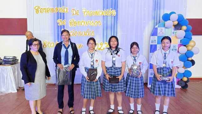 Noticia DRE Piura reconoce a 400 estudiantes ganadores de los concursos escolares nacionales. 