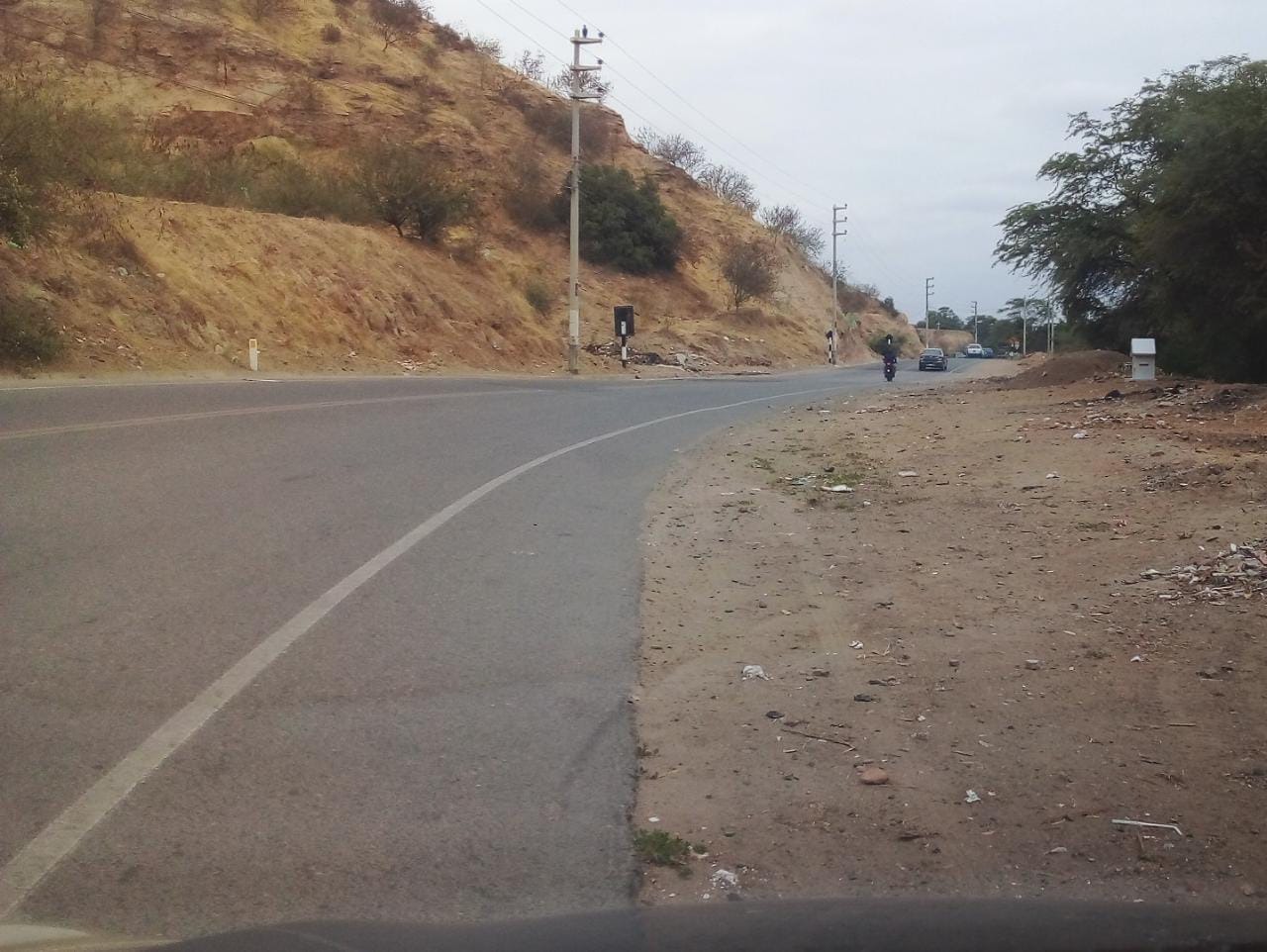 LIMPIAN VÍAS DE ACCESO AL DISTRITO DE MARCAVELICA