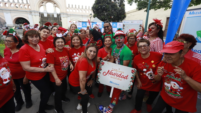 EsSalud: decenas de asegurados participan de bailetón saludable al ritmo del “reparto chocolatero”