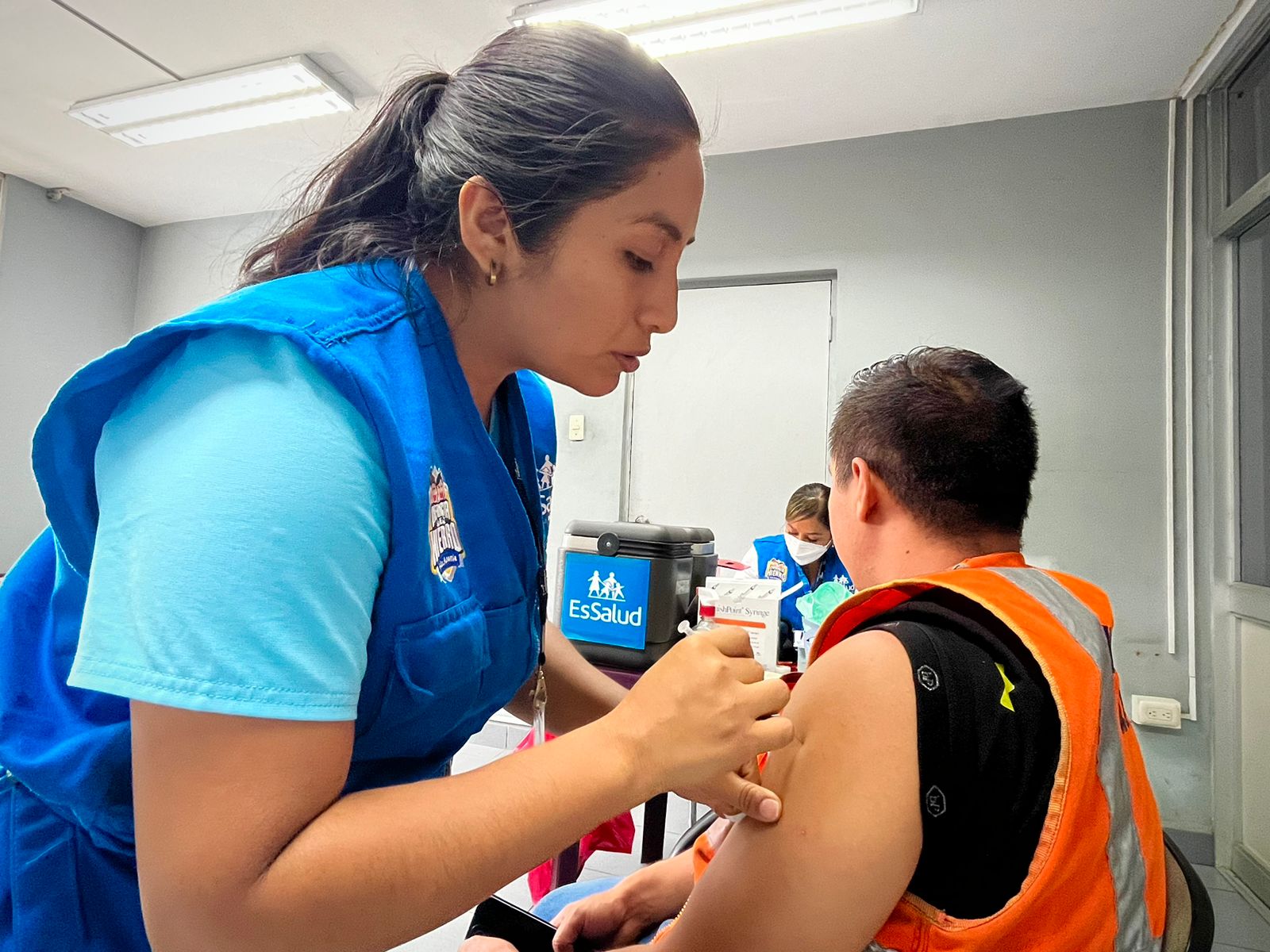 EsSalud La Libertad realiza campaña integral de salud en empresa en beneficio de trabajadores asegurados