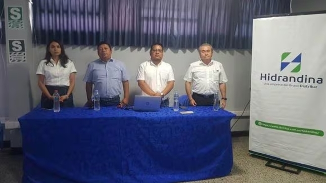 Conferencia de prensa en Chimbote 