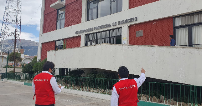 La Contraloría General identificó a quince (15) personas con presunta responsabilidad penal y administrativa, entre funcionarios y fiscalizadores de la Municipalidad Provincial de Huancayo en la irregular anulación de papeletas de infracción a locales comerciales impuestas entre los años 2019 y 2021.