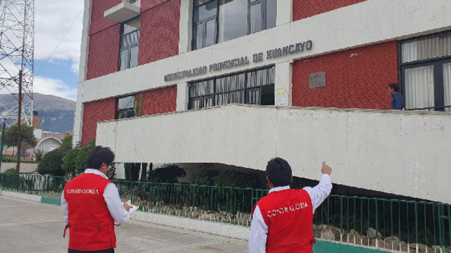  La Contraloría General identificó a quince (15) personas con presunta responsabilidad penal y administrativa, entre funcionarios y fiscalizadores de la Municipalidad Provincial de Huancayo en la irregular anulación de papeletas de infracción a locales comerciales impuestas entre los años 2019 y 2021.