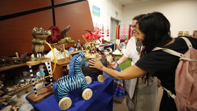 Ruraq maki: Juguetes de madera y didácticos para regalar en navidad 