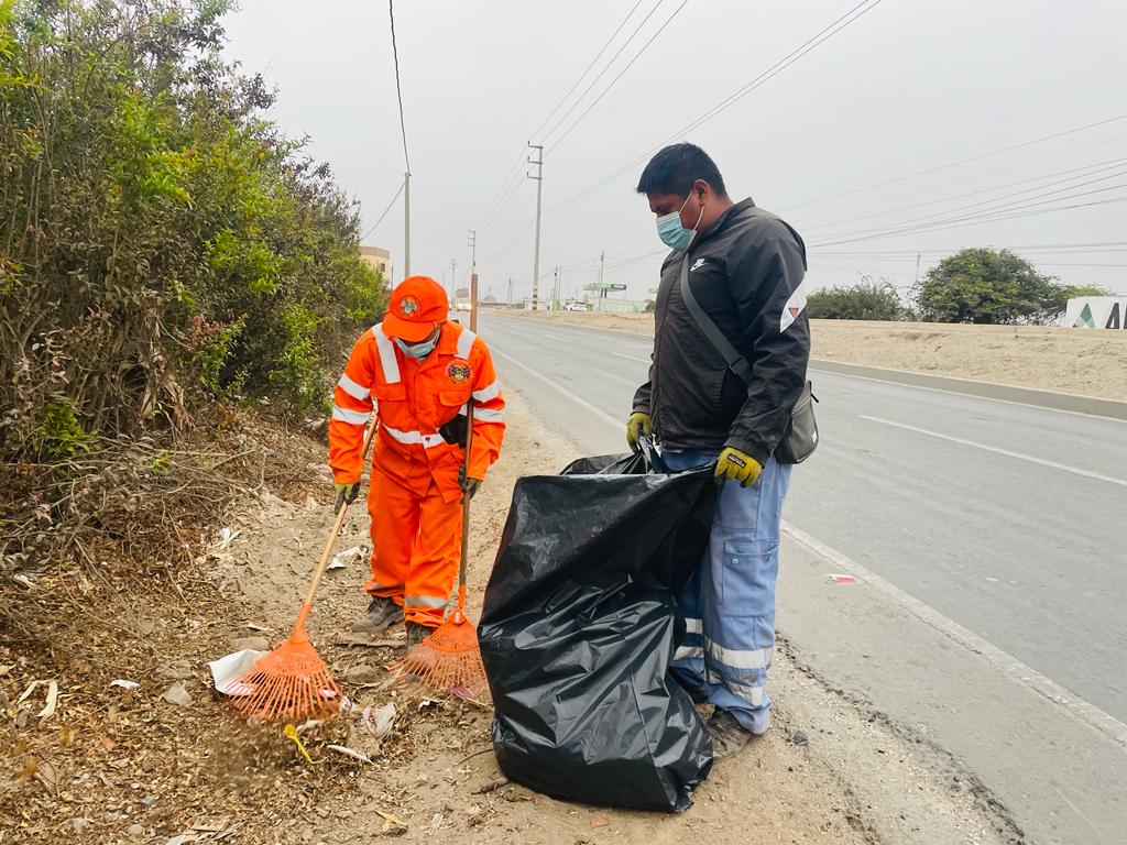 Municipalidad provincial continΓΊa limpiando la transitada avenida Chancay