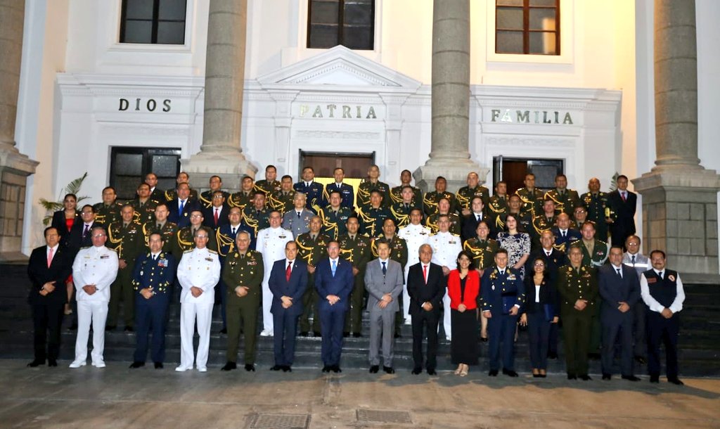 Ministro de Defensa presidió la ceremonia de clausura del año académico del CAEN